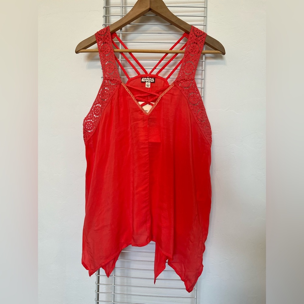 Eyeshadow size L pink tank top